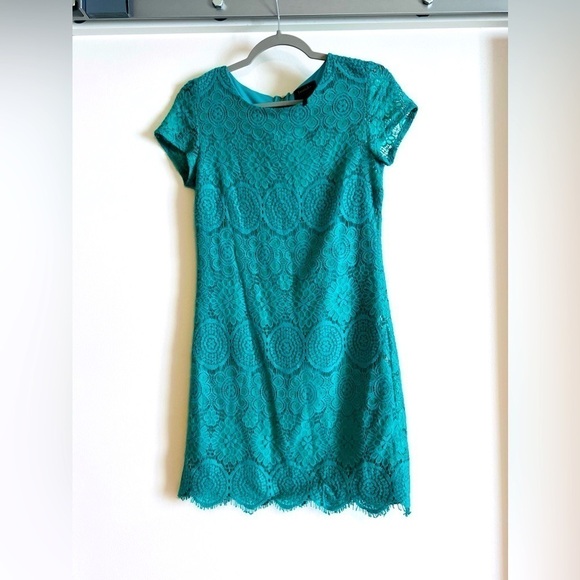 Laundry By Shelli Segal Dresses & Skirts - Laundry By Shelli Segal Lace Teal Crochet Dress size 0